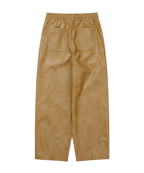 AJOBYAJO（アジョバイアジョ）の「Vegan Leather One Tuck Track Pants [CAMEL]（その他パンツ・レディース・その他・MEDIUM/LARGE/X-LARGE）」の3枚目の写真