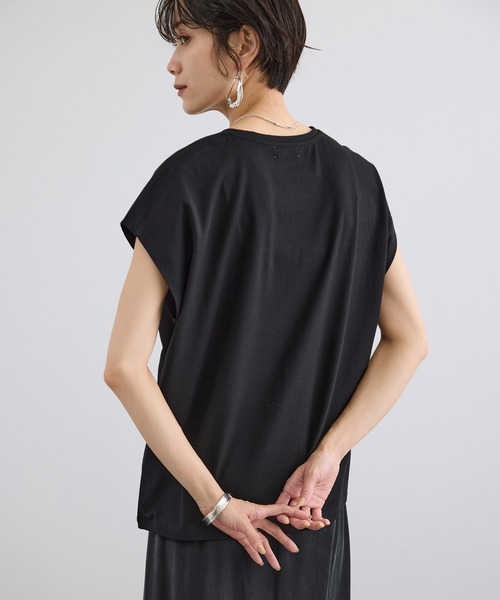 SALON adam et rope'(サロン アダム エ ロペ)の「プリマベールリラックスドルマンスリーブプルオーバー / UVケア(Tシャツ/カットソー・レディース・ブラック/オフホワイト/キャメル・FREE)」の13枚目の写真