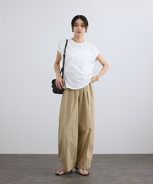 SALON adam et rope'(サロン アダム エ ロペ)の「プリマベールリラックスドルマンスリーブプルオーバー / UVケア(Tシャツ/カットソー・レディース・ブラック/オフホワイト/キャメル・FREE)」の17枚目の写真
