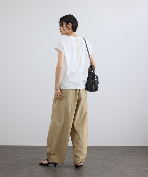 SALON adam et rope'(サロン アダム エ ロペ)の「プリマベールリラックスドルマンスリーブプルオーバー / UVケア(Tシャツ/カットソー・レディース・ブラック/オフホワイト/キャメル・FREE)」の21枚目の写真