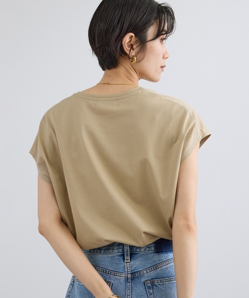 SALON adam et rope'(サロン アダム エ ロペ)の「プリマベールリラックスドルマンスリーブプルオーバー / UVケア(Tシャツ/カットソー・レディース・ブラック/オフホワイト/キャメル・FREE)」の4枚目の写真