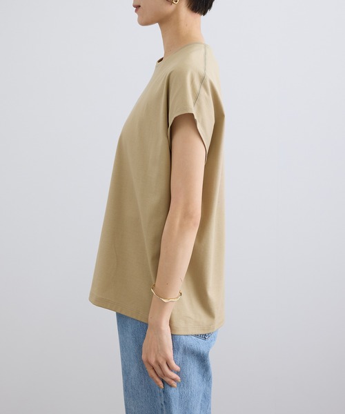 SALON adam et rope'(サロン アダム エ ロペ)の「プリマベールリラックスドルマンスリーブプルオーバー / UVケア(Tシャツ/カットソー・レディース・ブラック/オフホワイト/キャメル・FREE)」の7枚目の写真
