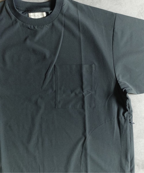 many men many mind(メニーメンメニーマインド)の「MANYMENMANYMINDS / AIRLEAKFABRIC/クルーネックTシャツ(Tシャツ/カットソー・メンズ・チャコール/ブラック・X-LARGE/LARGE/MEDIUM)」の15枚目の写真