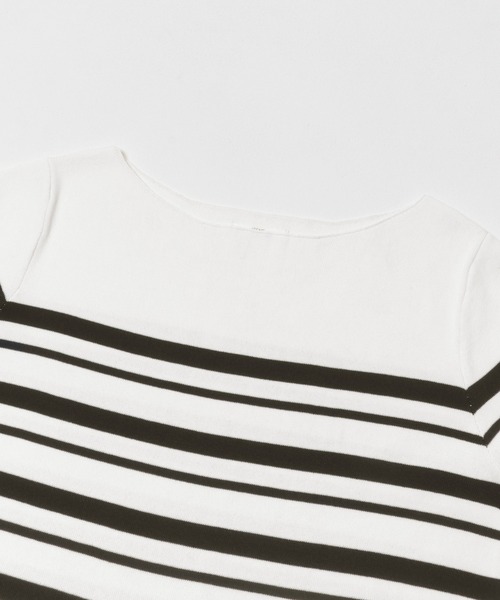 ITEMS URBANRESEARCH(アイテムズ アーバンリサーチ)の「ソウバリボートネックニット(ニット/セーター・レディース・ブラウン/ホワイト系その他/ネイビー・FREE)」の5枚目の写真