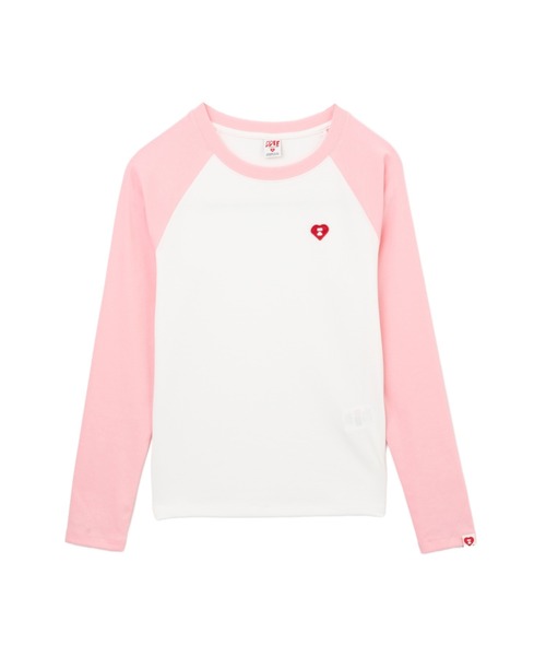 APEE BY A BATHING APE(エイピーバイアベイシングエイプ)の「HEART BADGE RAGLAN LS TEE(Tシャツ/カットソー・レディース・グレー系その他2/ホワイト×ピンク/ホワイト×ブラック/ベージュ系その他・X-SMALL/SMALL/MEDIUM)」の3枚目の写真