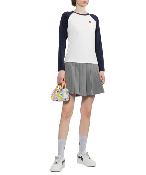 APEE BY A BATHING APE(エイピーバイアベイシングエイプ)の「HEART BADGE RAGLAN LS TEE(Tシャツ/カットソー・レディース・グレー系その他2/ホワイト×ピンク/ホワイト×ブラック/ベージュ系その他・X-SMALL/SMALL/MEDIUM)」の9枚目の写真