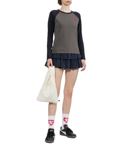 APEE BY A BATHING APE(エイピーバイアベイシングエイプ)の「HEART BADGE RAGLAN LS TEE(Tシャツ/カットソー・レディース・グレー系その他2/ホワイト×ピンク/ホワイト×ブラック/ベージュ系その他・X-SMALL/SMALL/MEDIUM)」の11枚目の写真