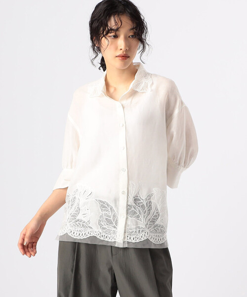 Gabardine K.T(ギャバジンケーティー)の「ラミーコットンエンブロイダリー シアー刺繍のシンプルシャツ(シャツ/ブラウス・レディース・ホワイト・9号)」の1枚目の写真