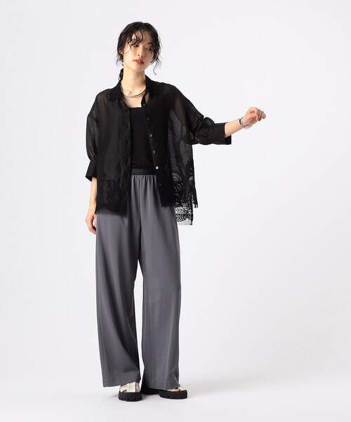 Gabardine K.T(ギャバジンケーティー)の「ラミーコットンエンブロイダリー シアー刺繍のシンプルシャツ(シャツ/ブラウス・レディース・ホワイト・9号)」の4枚目の写真