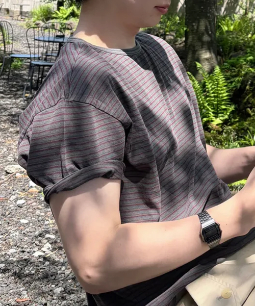 INTEMPOMOOD（インテンポムード）の「ディープストライプクロップTシャツ : 2カラー（Tシャツ/カットソー・メンズ・オレンジ/チャコール・MEDIUM/LARGE）」の4枚目の写真