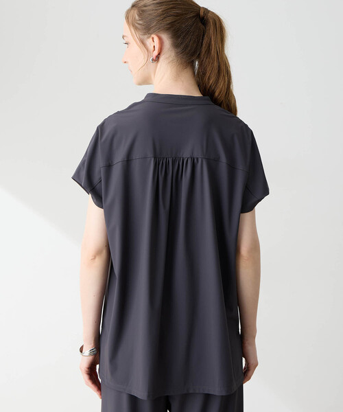 LE SOUK HOLIDAY(ルスークホリデー)の「クールストレッチトリコットスキッパーブラウス【接触冷感・UVカット】(シャツ/ブラウス・レディース・チャコールグレー/ネイビー・M/L)」の6枚目の写真