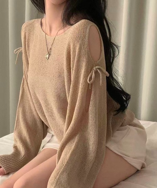Achic(アシック)の「冷房対策 肩あきリボン透かしトップス(シャツ/ブラウス・レディース・ブラック/ベージュ/ピンク/グレー/ホワイト・M)」の4枚目の写真