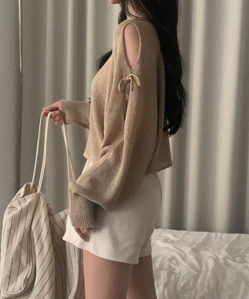 Achic(アシック)の「冷房対策 肩あきリボン透かしトップス(シャツ/ブラウス・レディース・ブラック/ベージュ/ピンク/グレー/ホワイト・M)」の9枚目の写真
