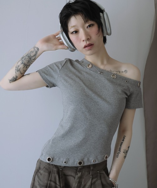 Ulysses(ユリシス)の「メタルホールワンショルトップス(Tシャツ/カットソー・レディース・グレー/ホワイト/ブラック/グリーン・F)」の3枚目の写真