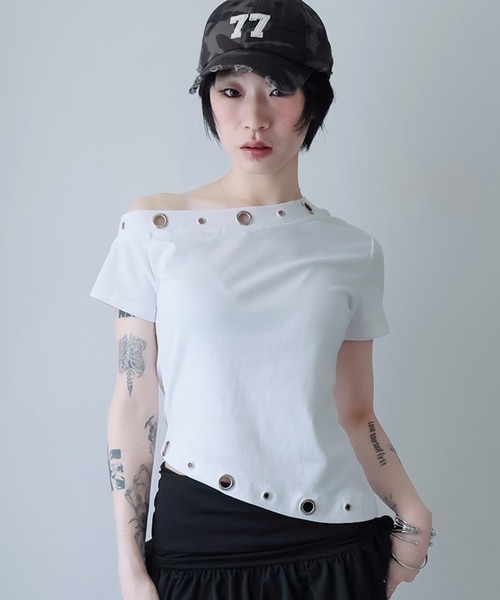 Ulysses(ユリシス)の「メタルホールワンショルトップス(Tシャツ/カットソー・レディース・グレー/ホワイト/ブラック/グリーン・F)」の2枚目の写真