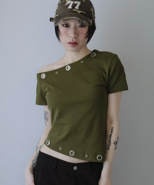 Ulysses(ユリシス)の「メタルホールワンショルトップス(Tシャツ/カットソー・レディース・グレー/ホワイト/ブラック/グリーン・F)」の4枚目の写真