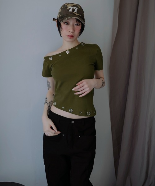 Ulysses(ユリシス)の「メタルホールワンショルトップス(Tシャツ/カットソー・レディース・グレー/ホワイト/ブラック/グリーン・F)」の12枚目の写真