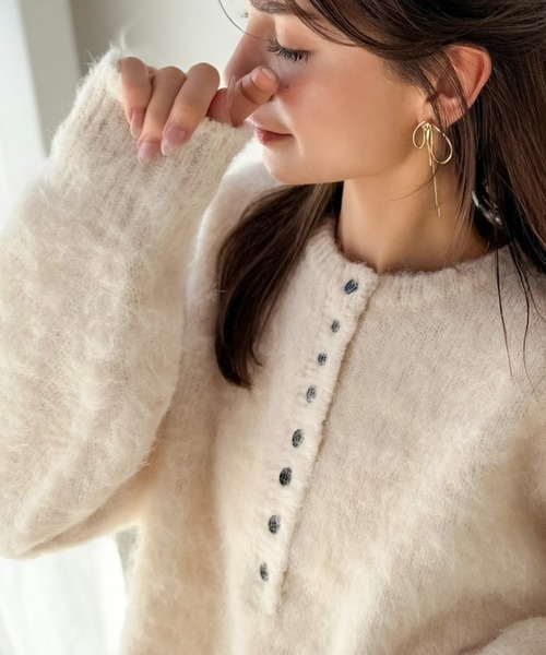 classicalelf(クラシカルエルフ)の「豊富な7色展開!お気に入りの色を見つけよう!ふんわり起毛ヘンリーネックニット(ニット/セーター・レディース・チャコール/ピンク/グレー/ペールイエロー/レッド/アイボリー/ネイビー・LARGE/MEDIUM/SMALL/X-LARGE)」の15枚目の写真