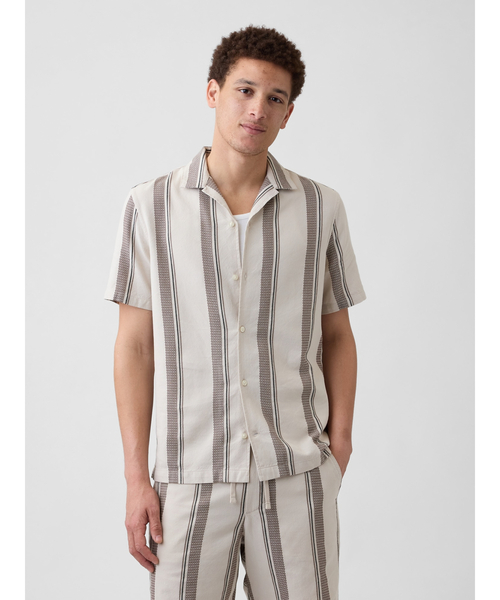 GAP(ギャップ)の「スタンダードフィット テクスチャー バケーションシャツ(シャツ/ブラウス・メンズ・ブルー/ブラウン・S/M/L/XL/XS)」の1枚目の写真