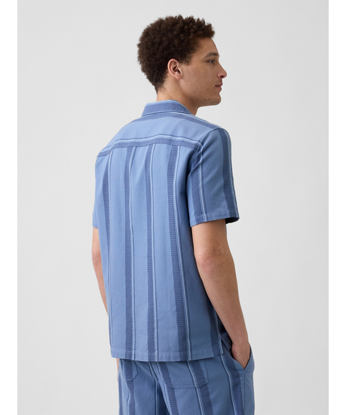 GAP(ギャップ)の「スタンダードフィット テクスチャー バケーションシャツ(シャツ/ブラウス・メンズ・ブルー/ブラウン・S/M/L/XL/XS)」の3枚目の写真