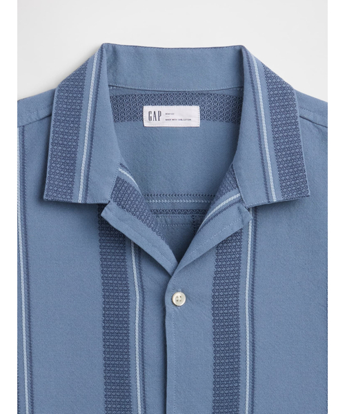 GAP(ギャップ)の「スタンダードフィット テクスチャー バケーションシャツ(シャツ/ブラウス・メンズ・ブルー/ブラウン・S/M/L/XL/XS)」の7枚目の写真