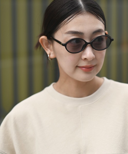 Marient(マリエント)の「Nuance Oval Sunglasses / ニュアンスオーバルサングラス(サングラス・レディース・ブラック/ブラウン系その他・FREE)」の2枚目の写真