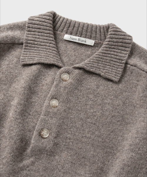 NONBLANK（ノンブランク）の「ウールカラー ニット_DORMOUSE BEIGE（ニット/セーター・メンズ・ベージュ・MEDIUM/LARGE/X-LARGE）」の9枚目の写真