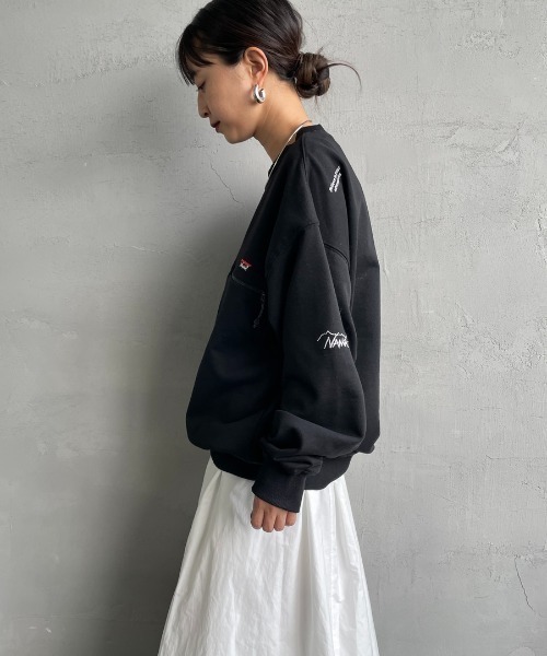 NANGA（ナンガ）の「【WEB先行予約】[NANGA/ナンガ] 別注 ジップポケット ロゴ刺繍スウェット（スウェット・レディース・ブラック/ホワイト・L/M/S）」の4枚目の写真