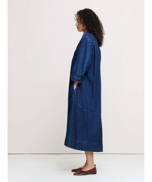 Banana Republic(バナナリパブリック)の「デニム ポップオーバー シャツドレス(ワンピース・レディース・インディゴブルー・XS/M/S/L)」の4枚目の写真