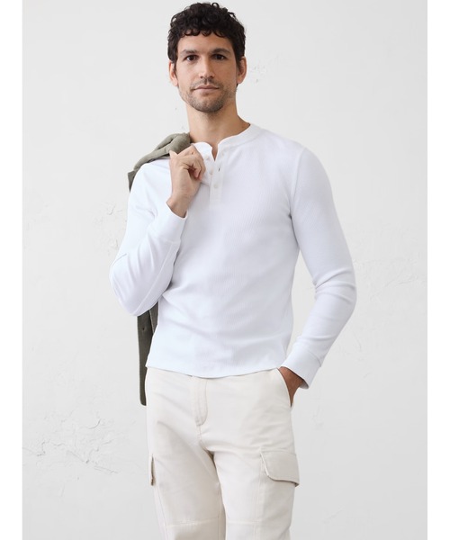 BANANA REPUBLIC FACTORY STORE(バナナリパブリック ファクトリーストア)の「BANANA REPUBLIC FACTORY STORE ミニリブ ヘンリーTシャツ(Tシャツ/カットソー・メンズ・ホワイト/ブラック・S/M/L/XL)」の1枚目の写真