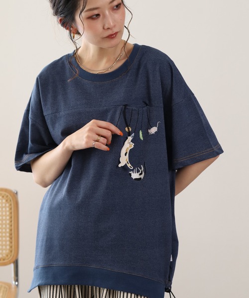 FUNALIVE(ファンアライブ)の「ぶらぶらネコ刺繍インレイ裾ドロストプルオーバー 半袖(Tシャツ/カットソー・レディース・ブルー系/ネイビー系8・M/L)」の1枚目の写真