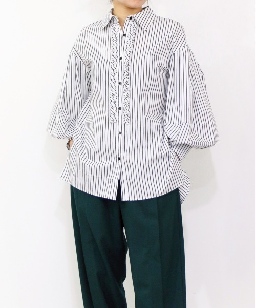 Marilyn Moon（マリリンムーン）の「tuck frill modern volume shirt（シャツ/ブラウス・レディース・サックスブルー/ホワイト/ホワイト×ブラック/ネイビー/ブラウン・FREE）」の11枚目の写真