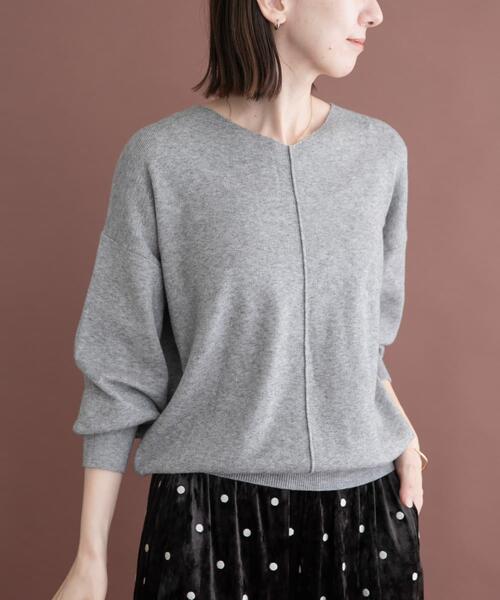 ITEMS URBANRESEARCH（アイテムズ アーバンリサーチ）の「『洗濯可』アウトリンキングVネックニット（ニット/セーター・レディース・ブラック/オフホワイト/ピンク/グレー/ホワイト系その他・FREE）」の4枚目の写真