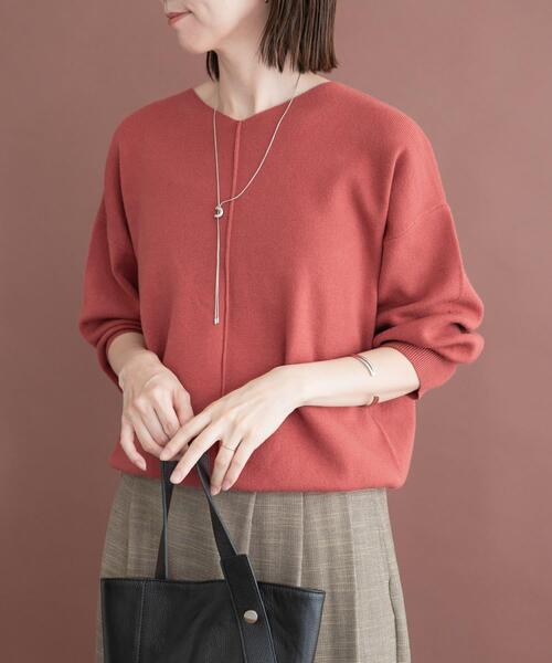 ITEMS URBANRESEARCH（アイテムズ アーバンリサーチ）の「『洗濯可』アウトリンキングVネックニット（ニット/セーター・レディース・ブラック/オフホワイト/ピンク/グレー/ホワイト系その他・FREE）」の5枚目の写真