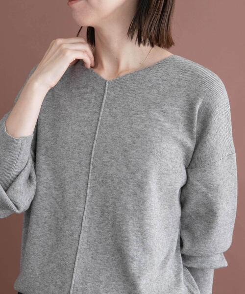 ITEMS URBANRESEARCH（アイテムズ アーバンリサーチ）の「『洗濯可』アウトリンキングVネックニット（ニット/セーター・レディース・ブラック/オフホワイト/ピンク/グレー/ホワイト系その他・FREE）」の9枚目の写真