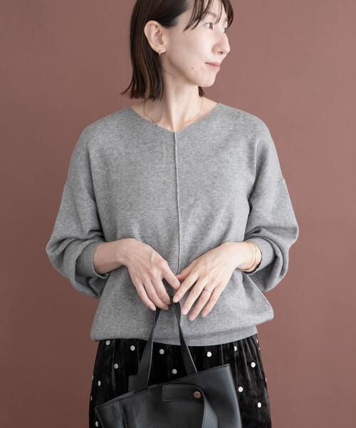 ITEMS URBANRESEARCH（アイテムズ アーバンリサーチ）の「『洗濯可』アウトリンキングVネックニット（ニット/セーター・レディース・ブラック/オフホワイト/ピンク/グレー/ホワイト系その他・FREE）」の13枚目の写真