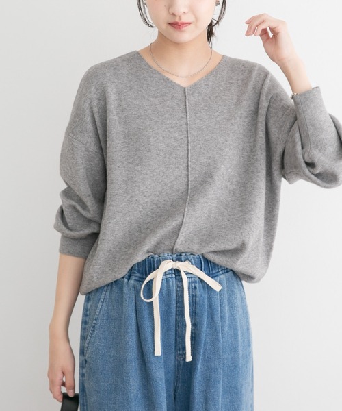 ITEMS URBANRESEARCH(アイテムズ アーバンリサーチ)の「『洗濯可』アウトリンキングVネックニット(ニット/セーター・レディース・ブラック/オフホワイト/ピンク/グレー/ホワイト系その他・FREE)」の4枚目の写真
