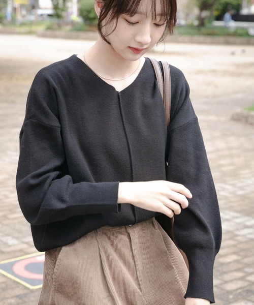 ITEMS URBANRESEARCH(アイテムズ アーバンリサーチ)の「『洗濯可』アウトリンキングVネックニット(ニット/セーター・レディース・ブラック/オフホワイト/ピンク/グレー/ホワイト系その他・FREE)」の3枚目の写真