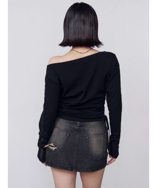 EMODA(エモダ)の「ワイドネックサイドストリングトップス(Tシャツ/カットソー・レディース・ブラック/グレー/ホワイト・FREE)」の6枚目の写真