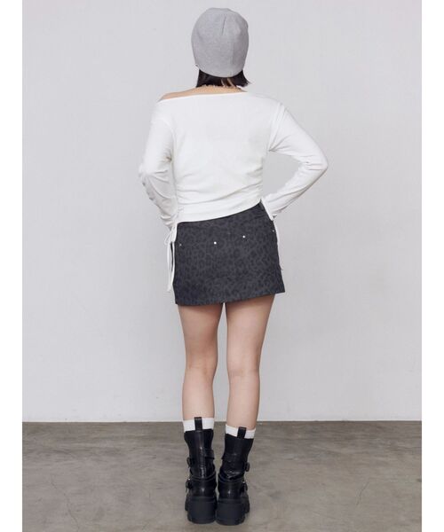 EMODA(エモダ)の「ワイドネックサイドストリングトップス(Tシャツ/カットソー・レディース・ブラック/グレー/ホワイト・FREE)」の14枚目の写真