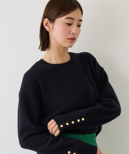 ROPE'(ロペ)の「カシミヤブレンドスリーブ釦サイドスリットニット/WEB限定カラー・イージーケア(ニット/セーター・レディース・ダークブラウン/ピンク/ネイビー/ワイン/グレー/ベージュ系その他・38)」の4枚目の写真