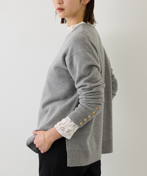 ROPE'(ロペ)の「カシミヤブレンドスリーブ釦サイドスリットニット/WEB限定カラー・イージーケア(ニット/セーター・レディース・ダークブラウン/ピンク/ネイビー/ワイン/グレー/ベージュ系その他・38)」の1枚目の写真