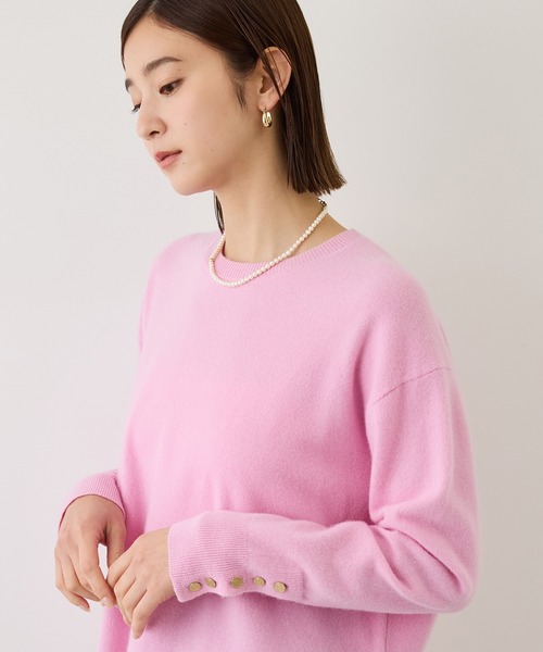 ROPE'(ロペ)の「カシミヤブレンドスリーブ釦サイドスリットニット/WEB限定カラー・イージーケア(ニット/セーター・レディース・ダークブラウン/ピンク/ネイビー/ワイン/グレー/ベージュ系その他・38)」の5枚目の写真