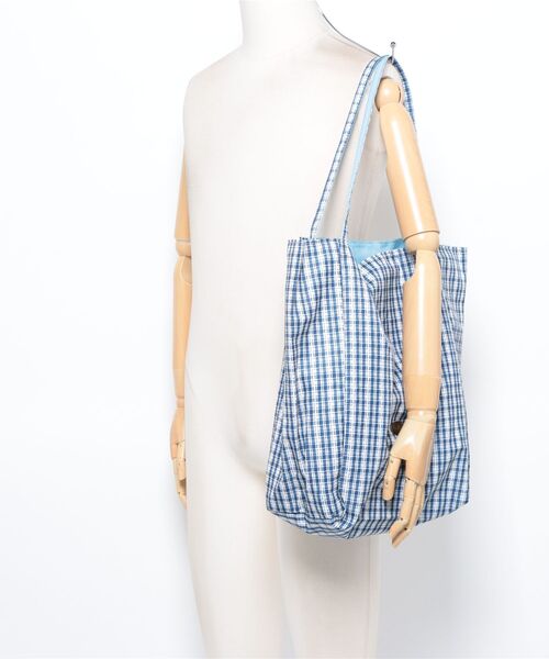 VIBGYOR(ヴィブジョー)の「Mignonjour/チェック柄リバーシブルトートバッグ M2961(トートバッグ・レディース・ブルー/レッド・FREE)」の3枚目の写真