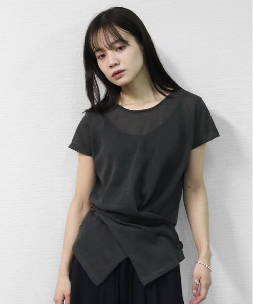 THE CELL.(ザセルドット)の「リネンブレンド ドライタッチ フロントクロス フレンチニット FRONT CROSS FRENCH SLEEVE KNIT(ニット/セーター・レディース・ブラウン/ブラック/チャコールグレー・FREE)」の1枚目の写真