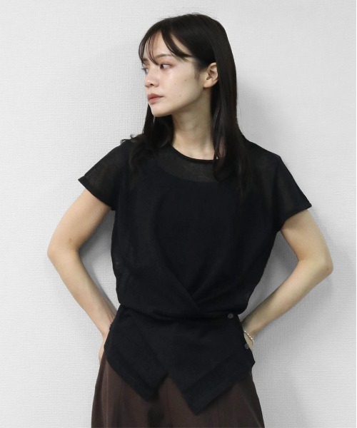 THE CELL.(ザセルドット)の「リネンブレンド ドライタッチ フロントクロス フレンチニット FRONT CROSS FRENCH SLEEVE KNIT(ニット/セーター・レディース・ブラウン/ブラック/チャコールグレー・FREE)」の2枚目の写真