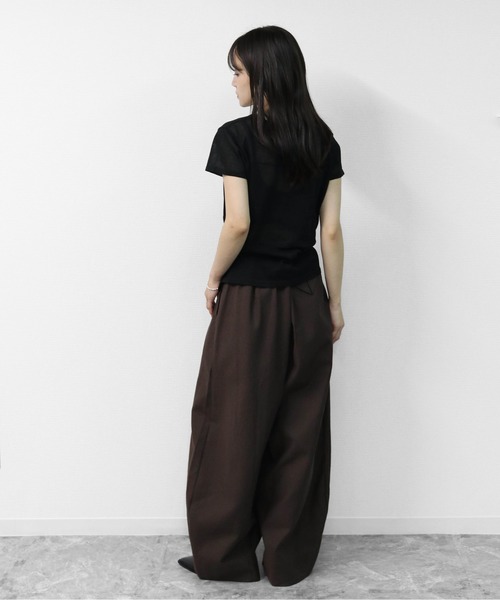THE CELL.(ザセルドット)の「リネンブレンド ドライタッチ フロントクロス フレンチニット FRONT CROSS FRENCH SLEEVE KNIT(ニット/セーター・レディース・ブラウン/ブラック/チャコールグレー・FREE)」の11枚目の写真
