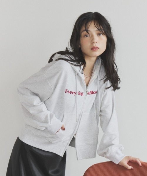 ELNEsoi（エルネソワ）の「ロゴ刺繍ZIPパーカー（パーカー・レディース・オートミール/ネイビー/ライトグレー・FREE）」の18枚目の写真