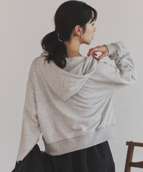 ELNEsoi（エルネソワ）の「ロゴ刺繍ZIPパーカー（パーカー・レディース・オートミール/ネイビー/ライトグレー・FREE）」の13枚目の写真