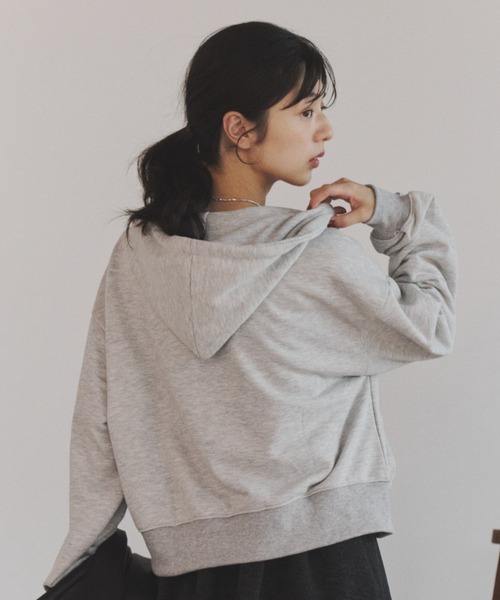 ELNEsoi（エルネソワ）の「ロゴ刺繍ZIPパーカー（パーカー・レディース・オートミール/ネイビー/ライトグレー・FREE）」の14枚目の写真